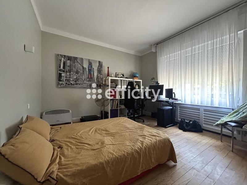 Maison traditionnelle - 270 m² - 9 pièces