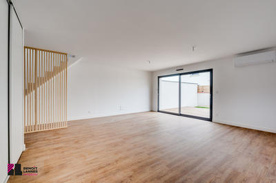 Maison - 94 m² - 5 pièces