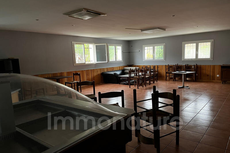 Local commercial - 227 m²