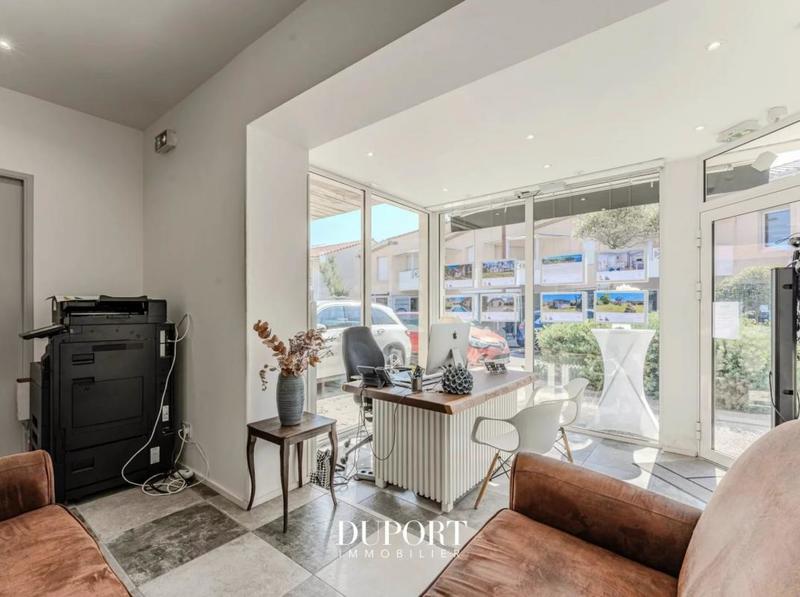 Local commercial - 50 m² - 4 pièces