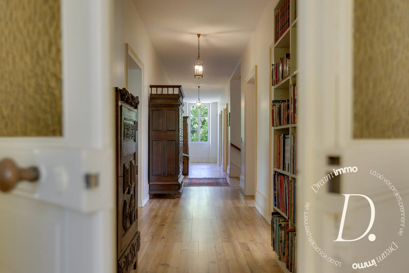 Maison - 408 m² - 12 pièces