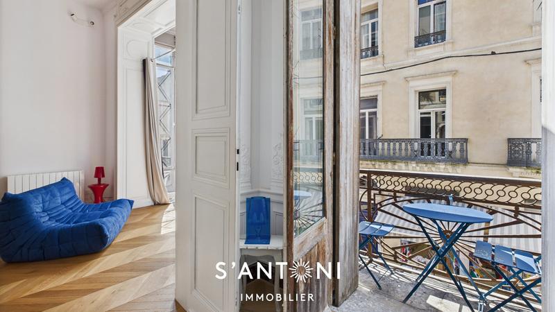 Appartement haussmannien - 91 m² - 2 pièces