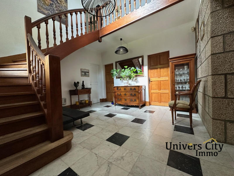 Maison - 172 m² - 7 pièces