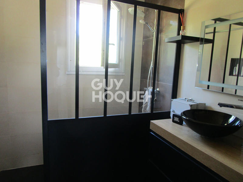 Maison - 207 m² - 7 pièces