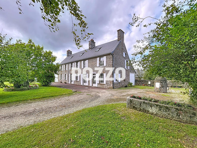 Maison - 240 m² - 9 pièces