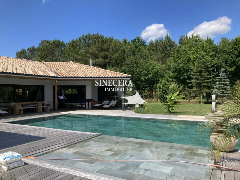 Villa - 198 m² - 8 pièces