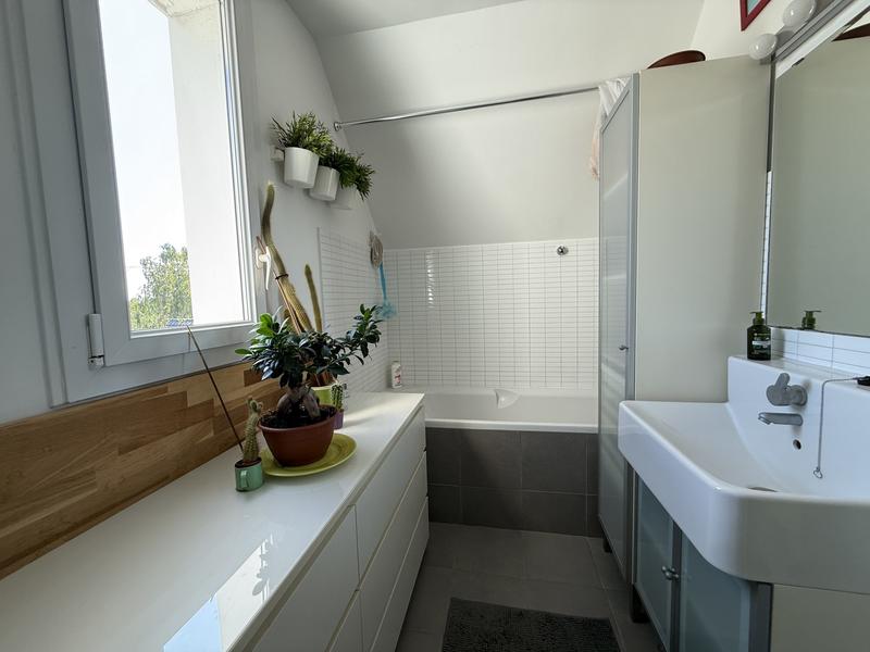 Maison - 250 m² - 8 pièces