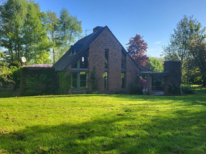 Maison - 300 m² - 11 pièces