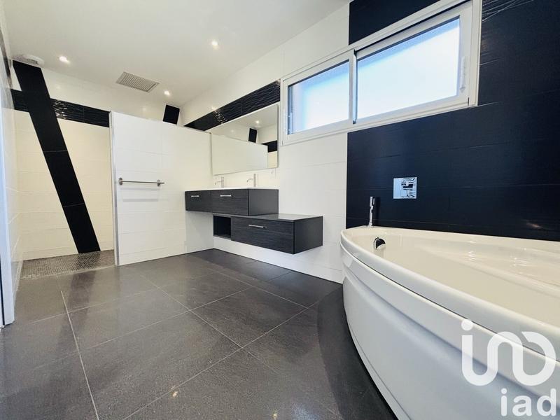 Maison - 186 m² - 6 pièces