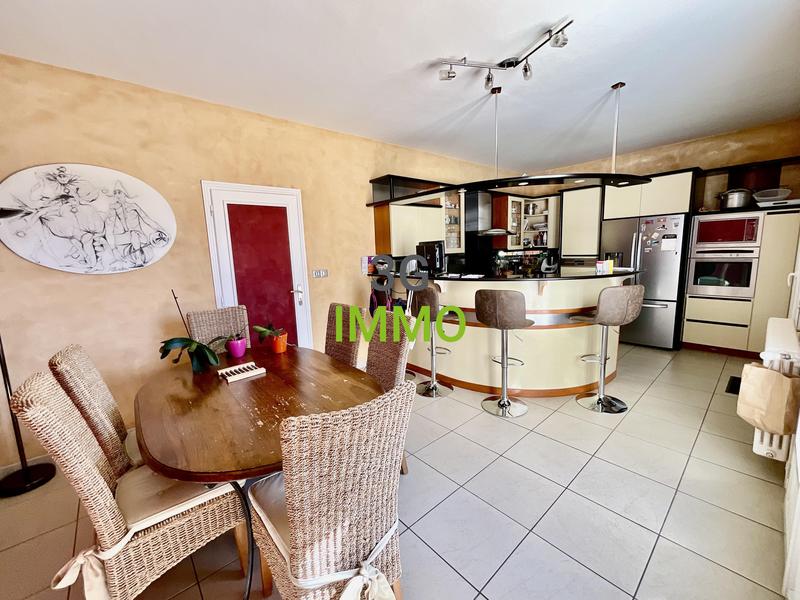 Maison traditionnelle - 333 m² - 8 pièces