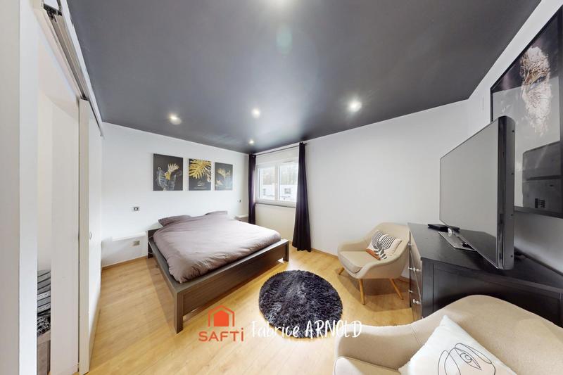 Maison - 111 m² - 5 pièces