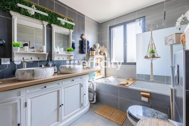 Maison - 125 m² - 5 pièces