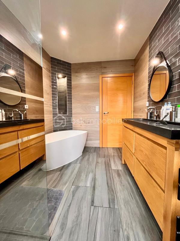 Demeure - 156 m² - 7 pièces