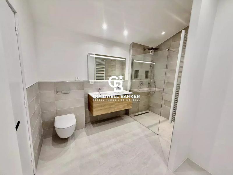 Maison - 220 m² - 7 pièces