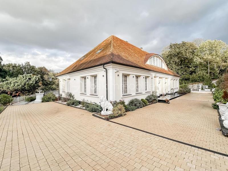 Demeure - 496 m² - 14 pièces