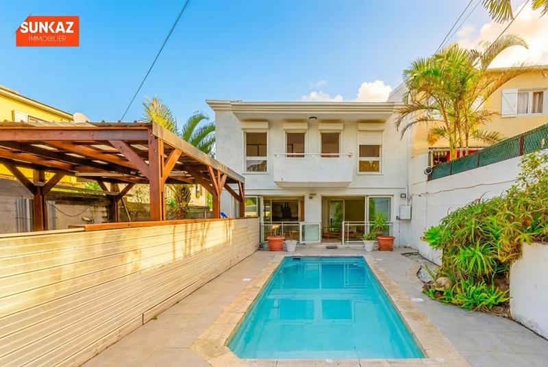 Maison - 143 m² - 5 pièces