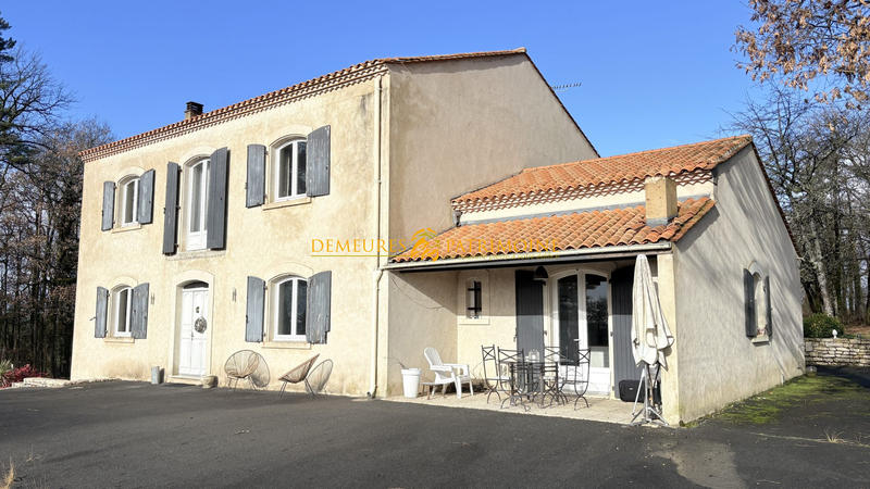 Maison - 246 m² - 6 pièces