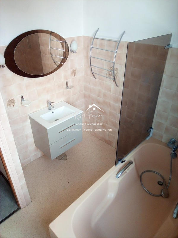 Maison - 260 m² - 6 pièces