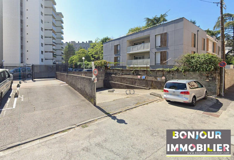 Parking / Garage - 12 m²