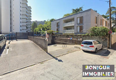 Parking / Garage - 12 m²