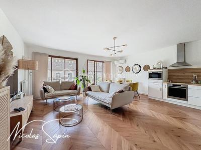 Appartement - 106 m² - 4 pièces