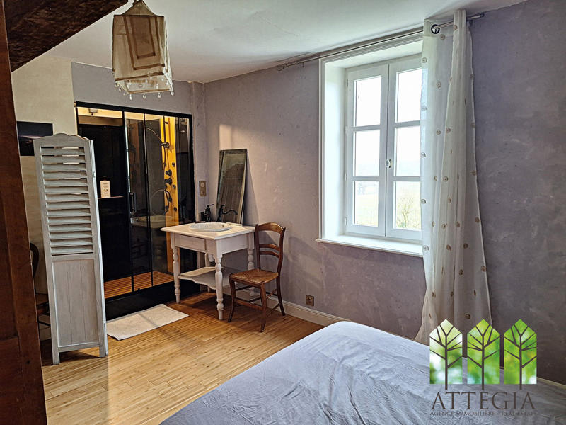 Maison - 220 m² - 7 pièces