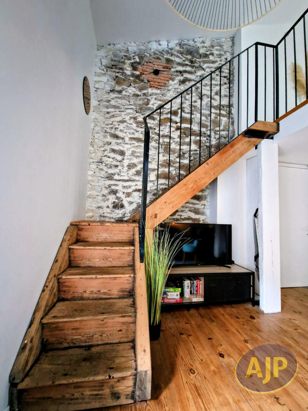 Maison - 235 m² - 9 pièces