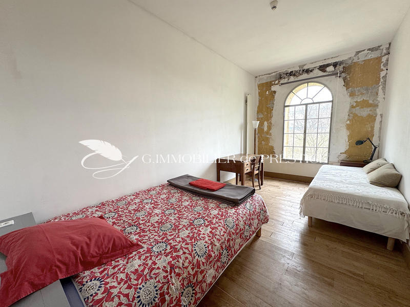 Propriété - 1 166 m² - 15 pièces