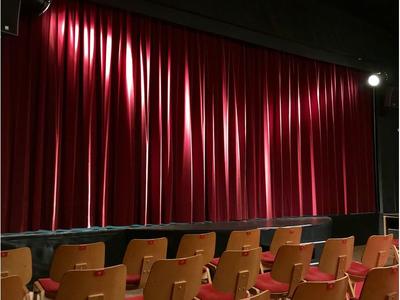 Théatre : l'amour à cloche pied