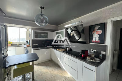 Appartement - 102 m² - 4 pièces