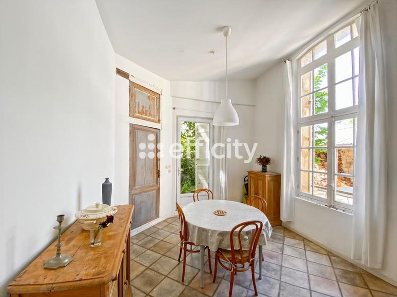 Maison - 250 m² - 9 pièces