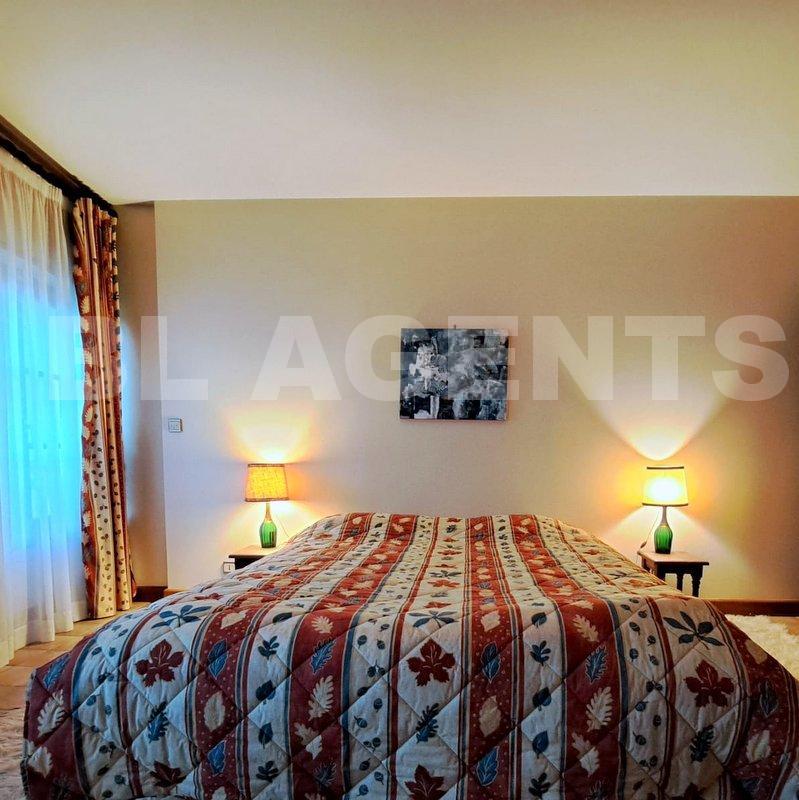 Maison - 300 m² - 7 pièces