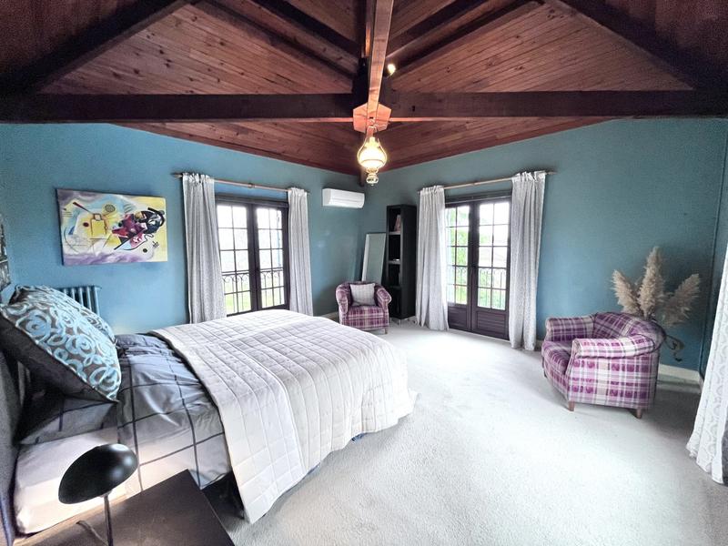 Maison traditionnelle - 293 m² - 10 pièces