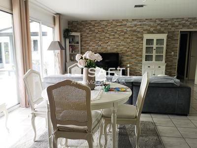 Maison - 224 m² - 7 pièces