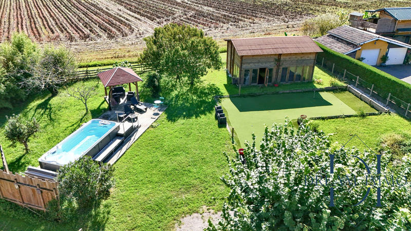 Maison - 271 m² - 9 pièces