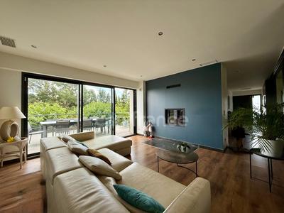 Maison - 207 m² - 7 pièces