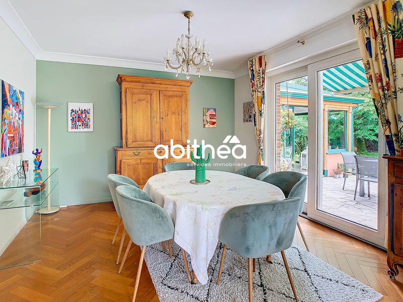 Maison - 252 m² - 10 pièces