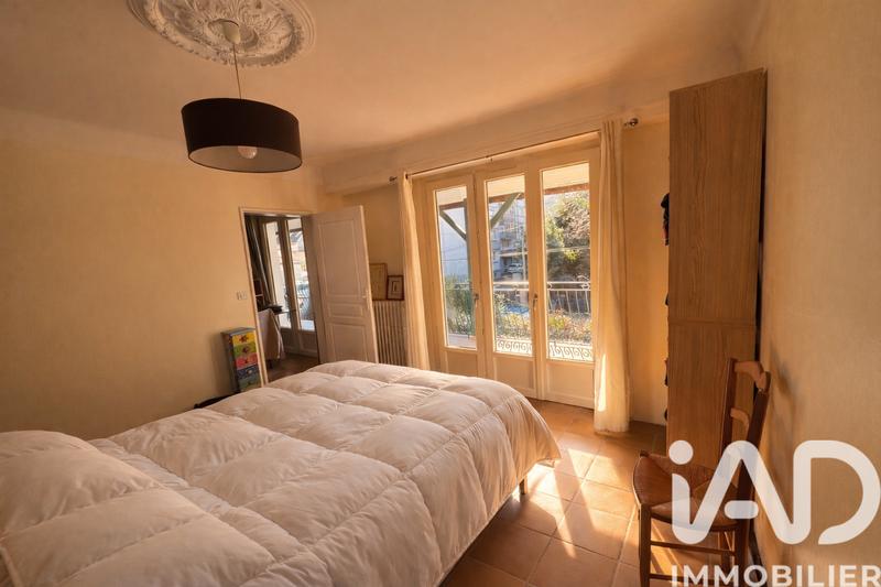 Maison - 241 m² - 7 pièces