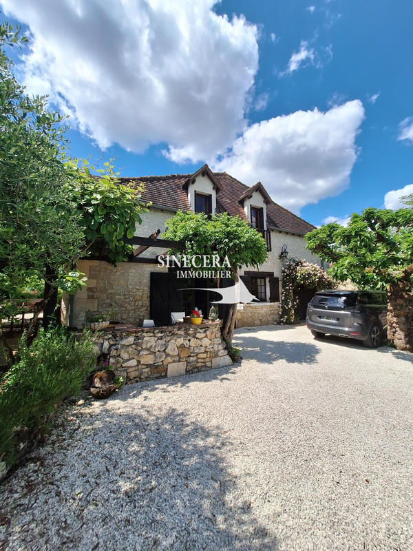 Maison - 230 m² - 8 pièces