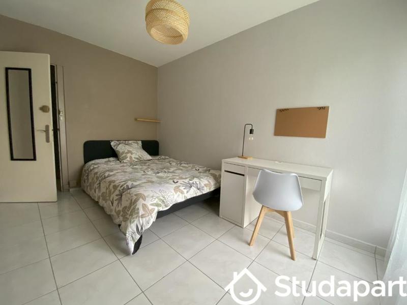 Chambre - 12 m² - 1 pièce