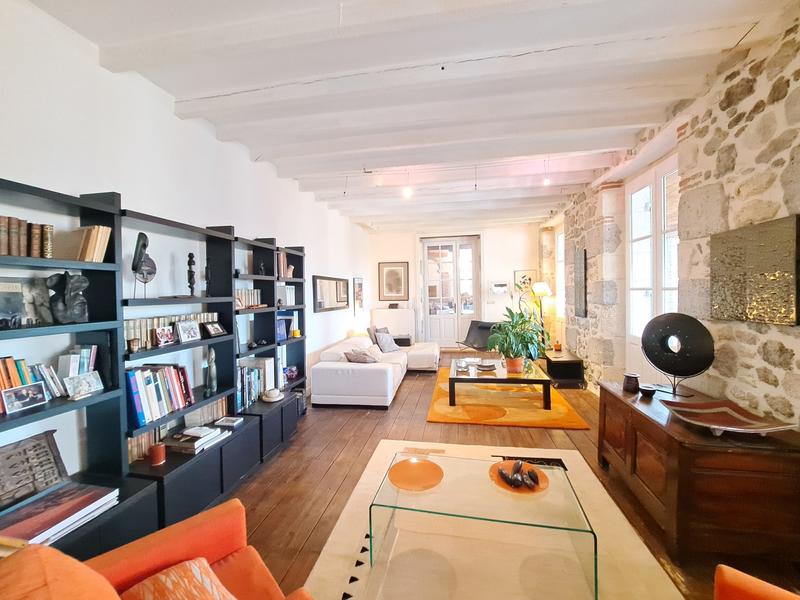 Maison - 245 m² - 9 pièces