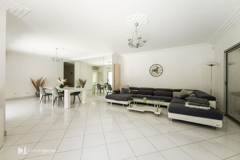 Maison - 223 m² - 5 pièces