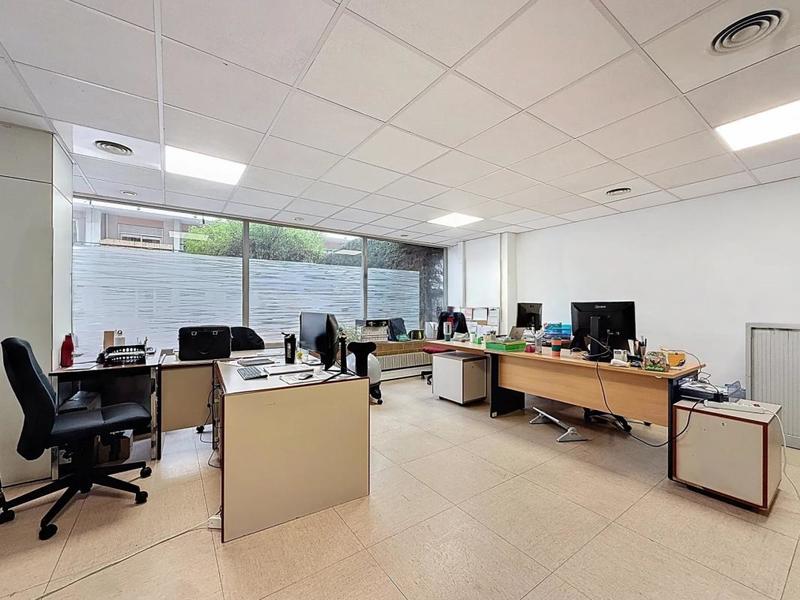 Local commercial - 588 m² - 17 pièces