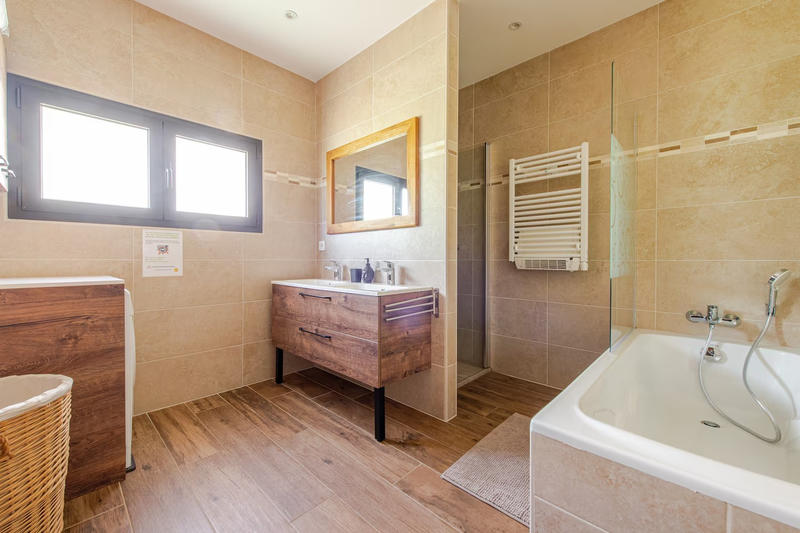 Maison - 210 m² - 9 pièces