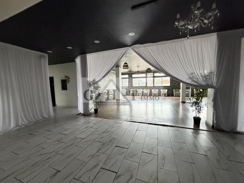 Entrepôt - 1 400 m²