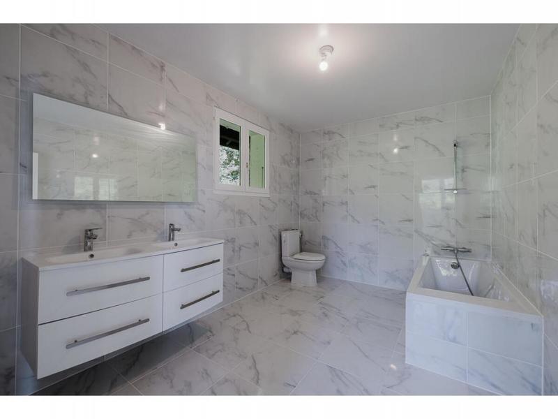 Maison - 239 m² - 7 pièces