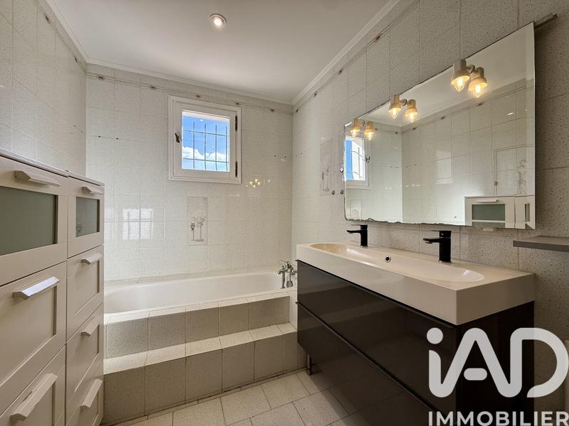 Maison - 94 m² - 5 pièces