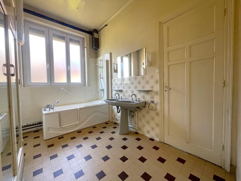 Appartement - 166 m² - 6 pièces