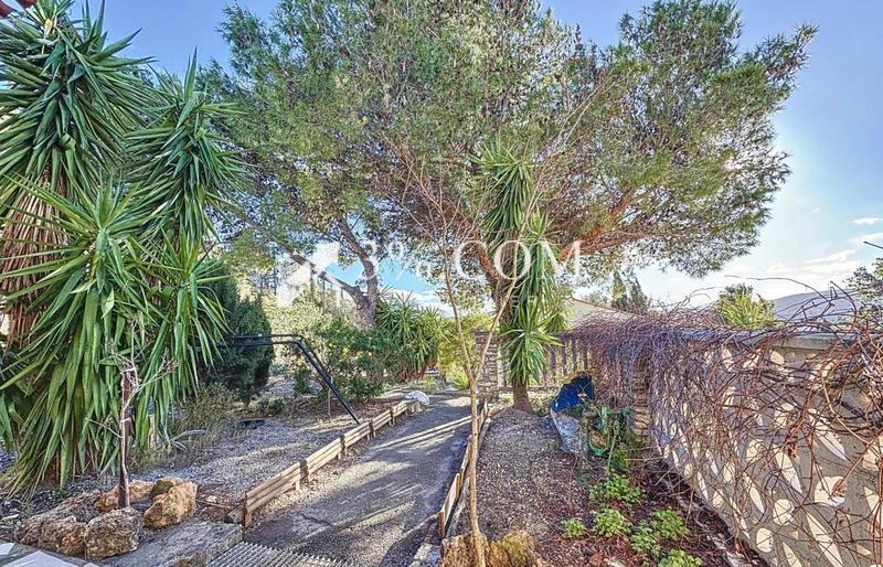 Propriété - 178 m² - 8 pièces