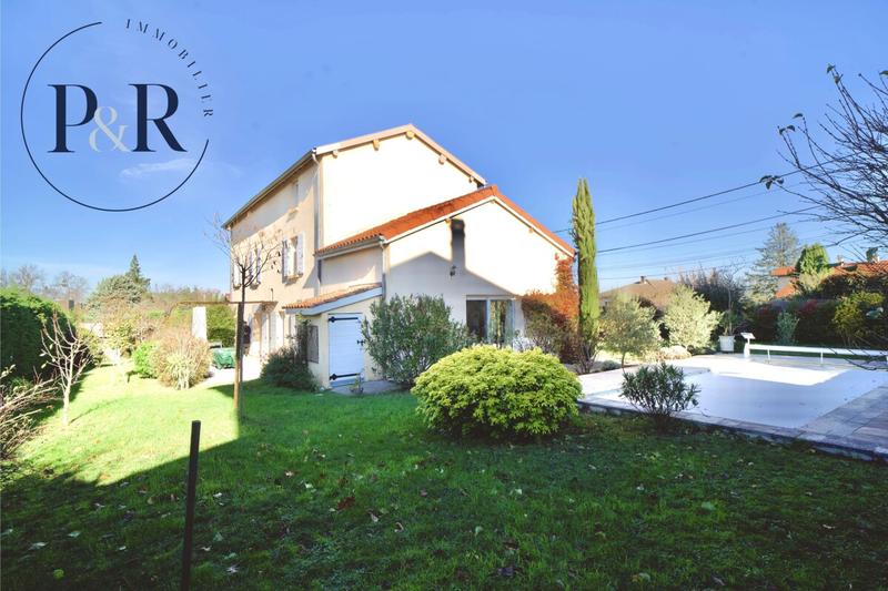 Maison - 222 m² - 8 pièces